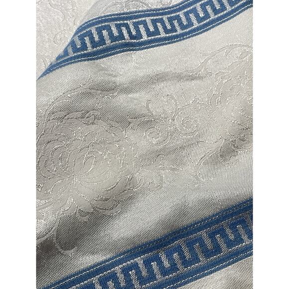 Tablecloth Blue Greek Key White Floral Jacquard Pattern Vintage 80” X 64” - Picture 3 of 4